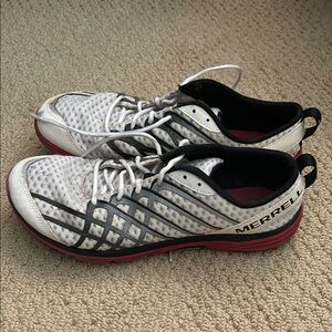 Merrell White and Black Athletic Shoes with Textured Pattern